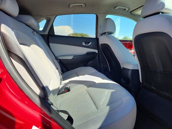 2023 HYUNDAI KONA SE