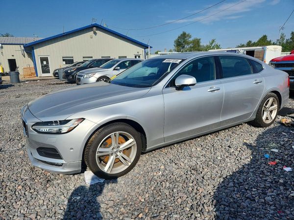 2018 VOLVO S90 Momentum