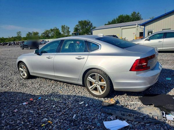2018 VOLVO S90 Momentum