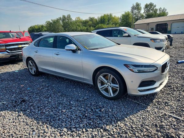 2018 VOLVO S90 Momentum
