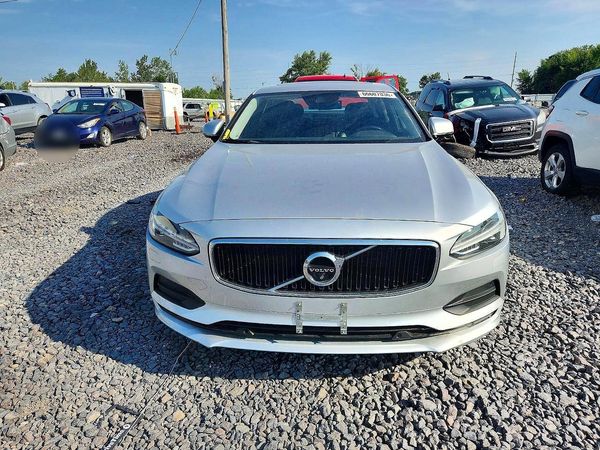 2018 VOLVO S90 Momentum