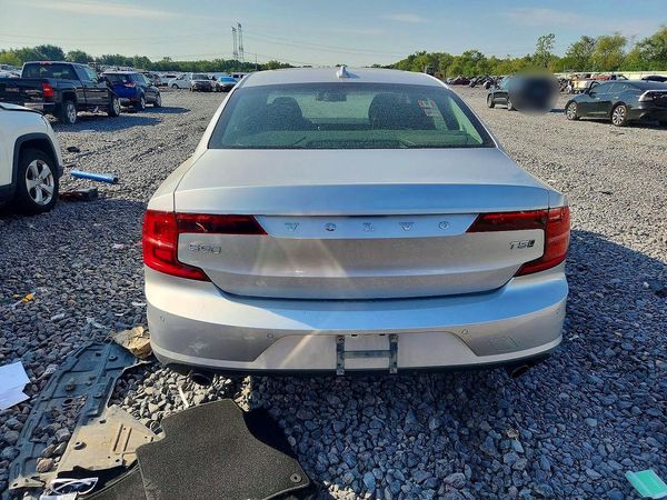 2018 VOLVO S90 Momentum