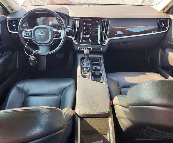 2018 VOLVO S90 Momentum