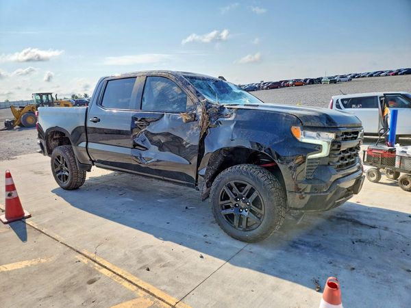 2024 CHEVROLET SILVERADO RST — Passenger 3/4