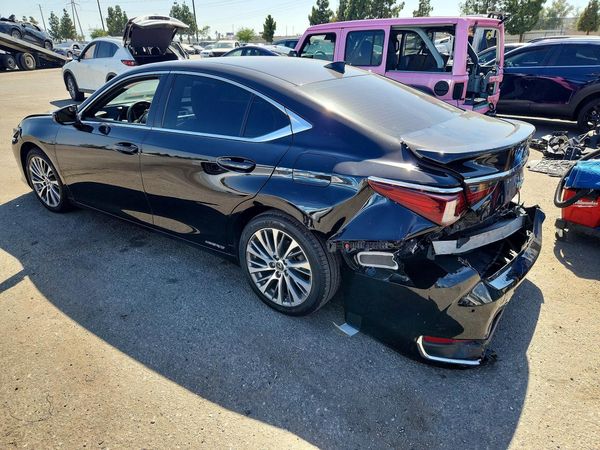 2020 LEXUS ES 300h Premium