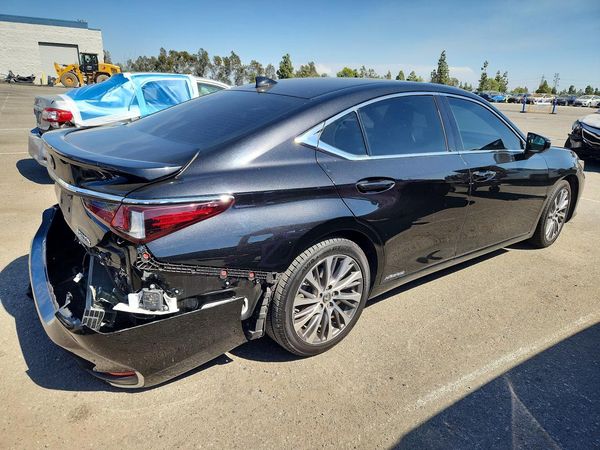 2020 LEXUS ES 300h Premium