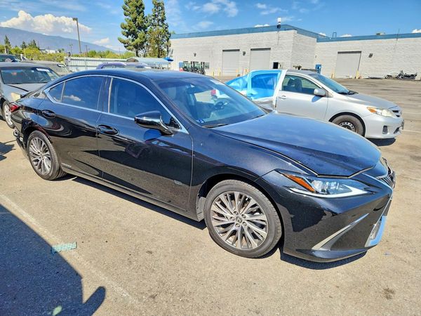 2020 LEXUS ES 300h Premium