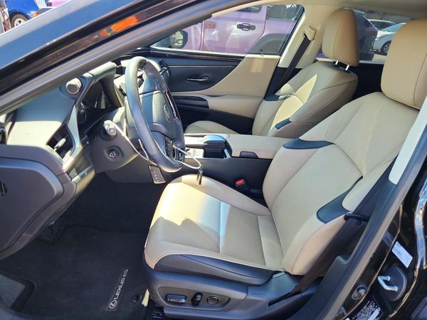 2020 LEXUS ES 300h Premium