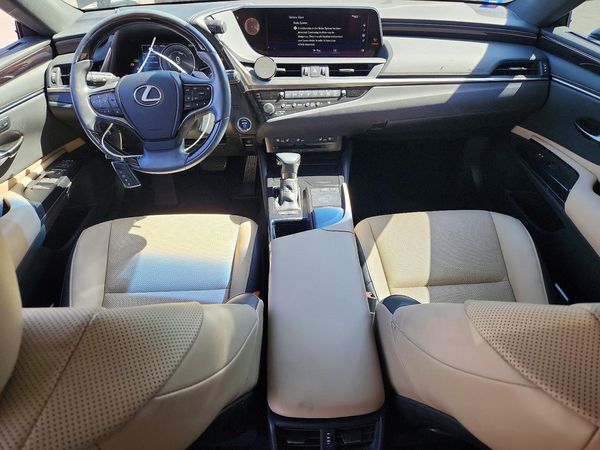 2020 LEXUS ES 300h Premium