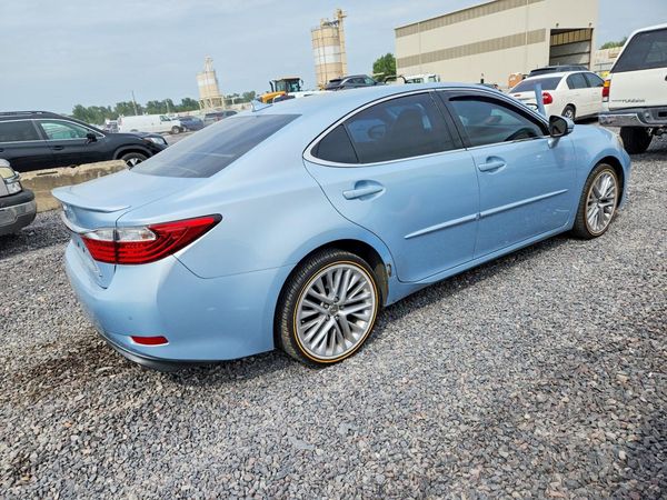 2013 LEXUS ES
