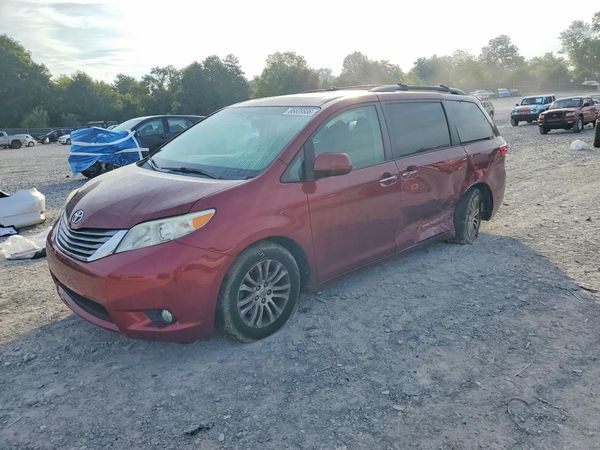 2015 TOYOTA SIENNA