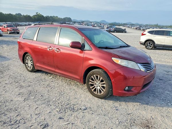 2015 TOYOTA SIENNA