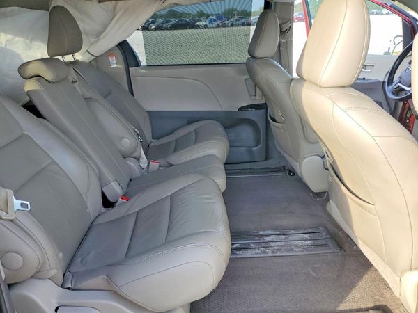 2015 TOYOTA SIENNA