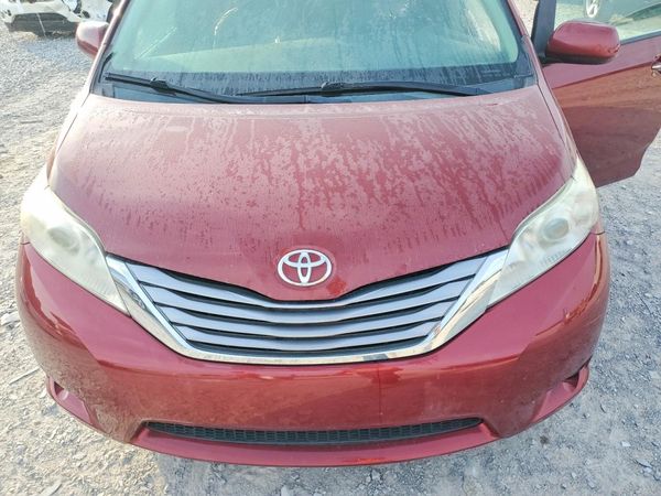 2015 TOYOTA SIENNA