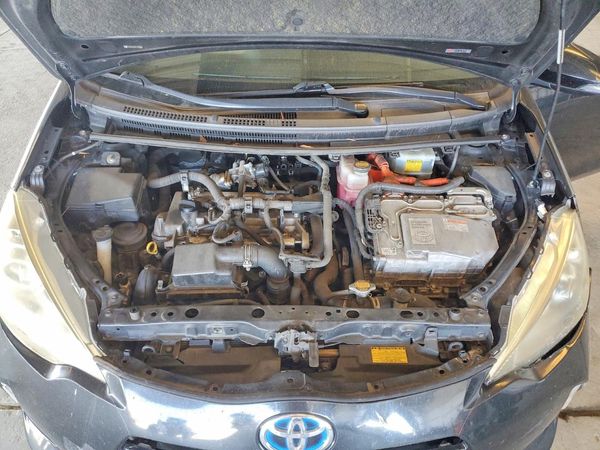 2012 TOYOTA PRIUS — Engine bay