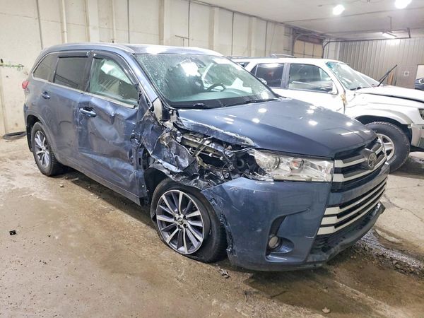 2017 TOYOTA HIGHLANDER