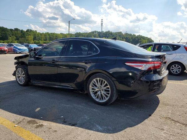 2020 TOYOTA CAMRY XLE