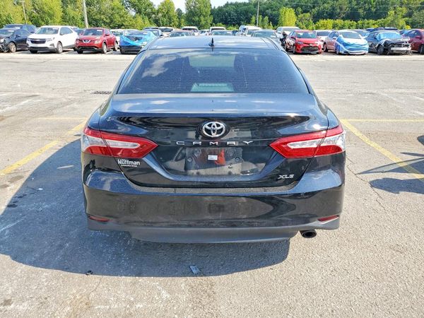 2020 TOYOTA CAMRY XLE