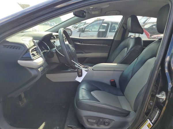 2020 TOYOTA CAMRY XLE