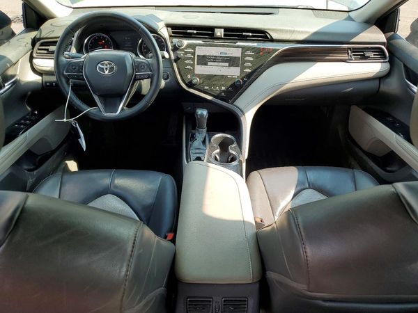 2020 TOYOTA CAMRY XLE