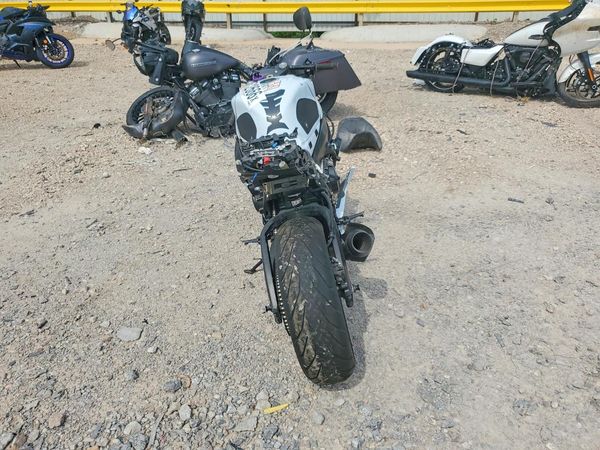 2015 SUZUKI GSXR600