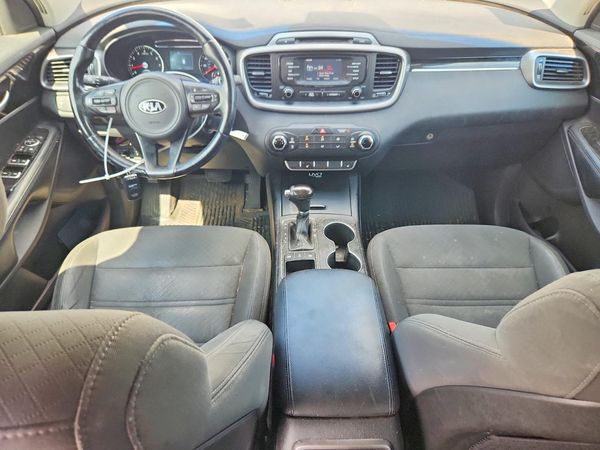 2016 KIA SORENTO L / LX