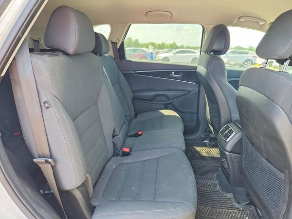 2016 KIA SORENTO L / LX