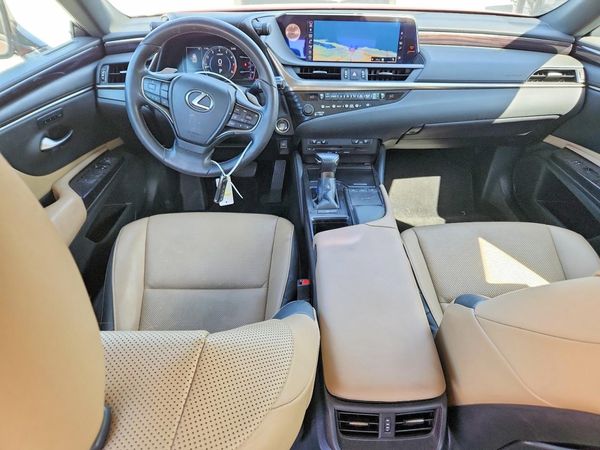 2019 LEXUS ES