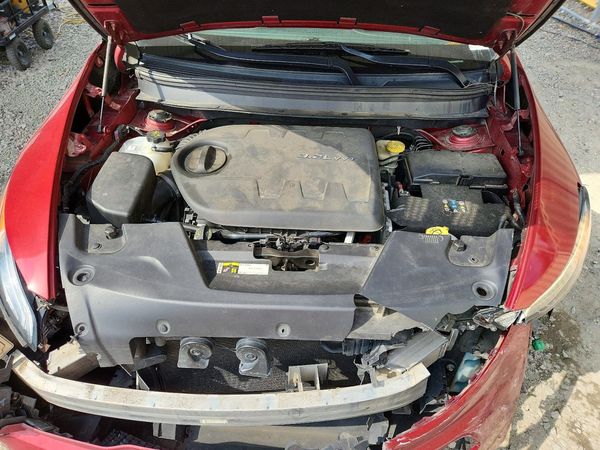 2014 JEEP CHEROKEE Limited — Engine bay