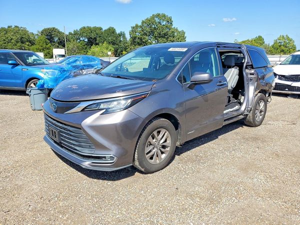 2021 TOYOTA SIENNA — Front 3/4