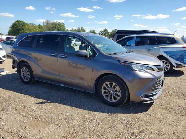 2021 TOYOTA SIENNA — Passenger 3/4