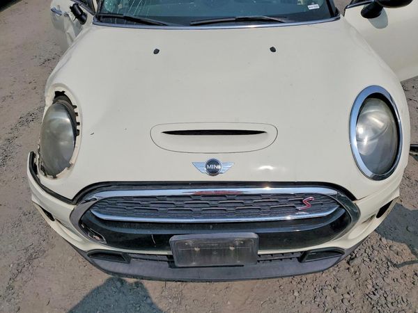 2017 MINI COOPER — Engine bay