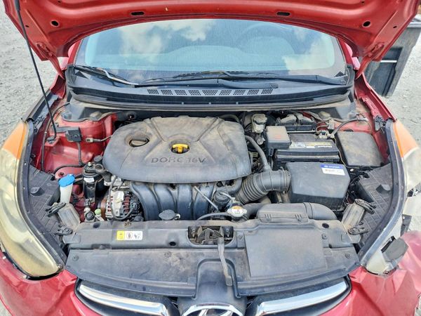 2012 HYUNDAI ELANTRA GLS(Middle grade) — Engine bay