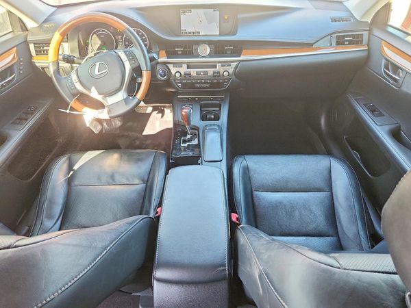 2015 LEXUS ES 300h