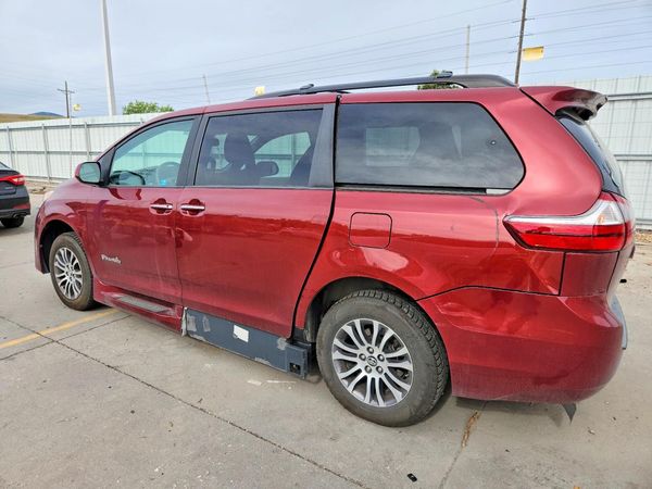 2018 TOYOTA SIENNA