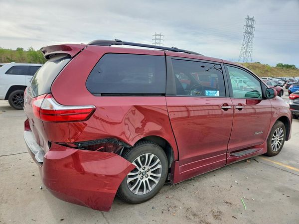 2018 TOYOTA SIENNA