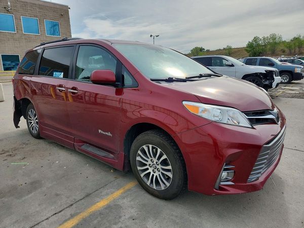 2018 TOYOTA SIENNA