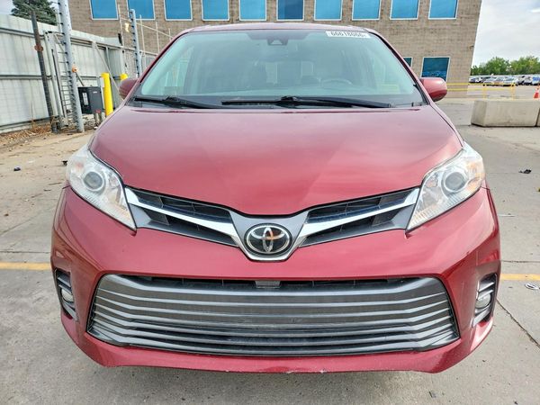 2018 TOYOTA SIENNA