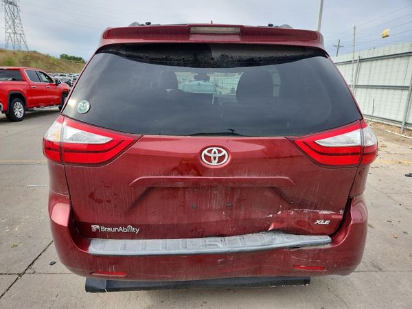 2018 TOYOTA SIENNA