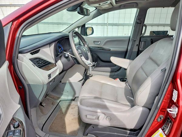 2018 TOYOTA SIENNA