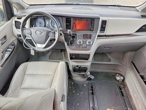 2018 TOYOTA SIENNA
