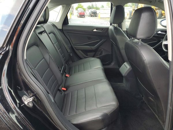 2022 VOLKSWAGEN JETTA SE w/ Sunroof