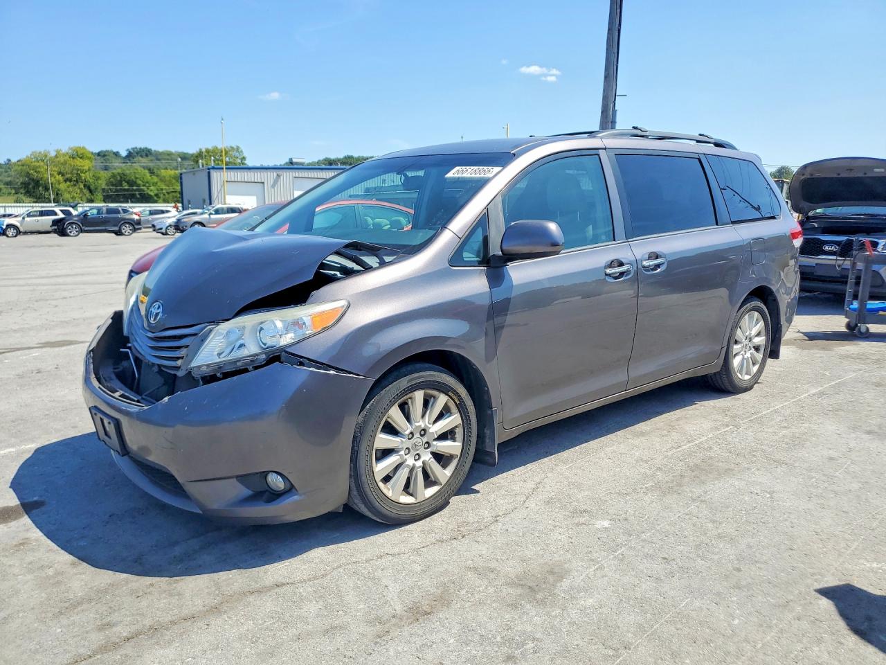 2012 TOYOTA SIENNA