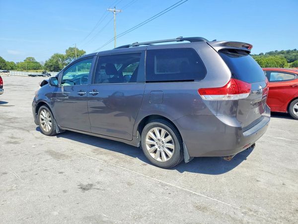 2012 TOYOTA SIENNA