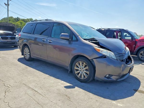 2012 TOYOTA SIENNA
