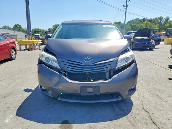2012 TOYOTA SIENNA