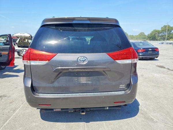 2012 TOYOTA SIENNA