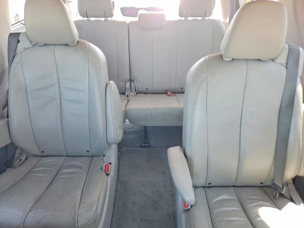 2012 TOYOTA SIENNA