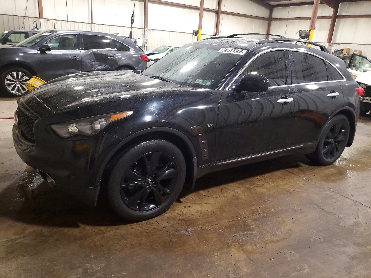 2017 INFINITI QX70