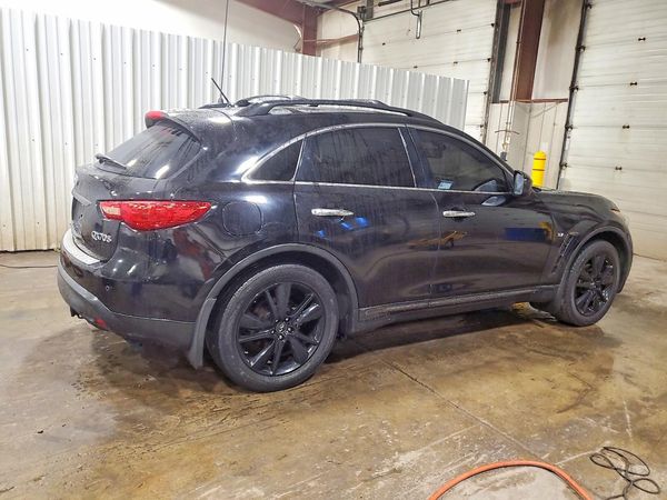 2017 INFINITI QX70